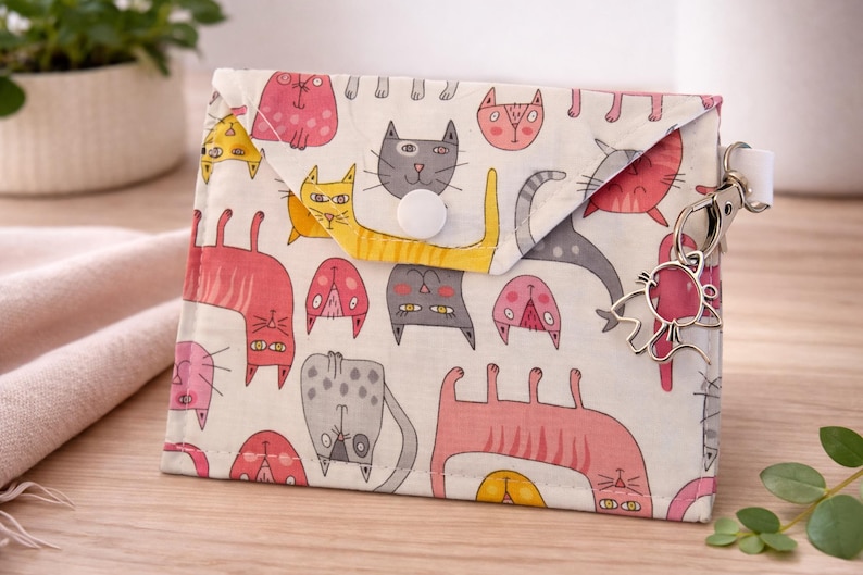 Kitty Snap Pouch